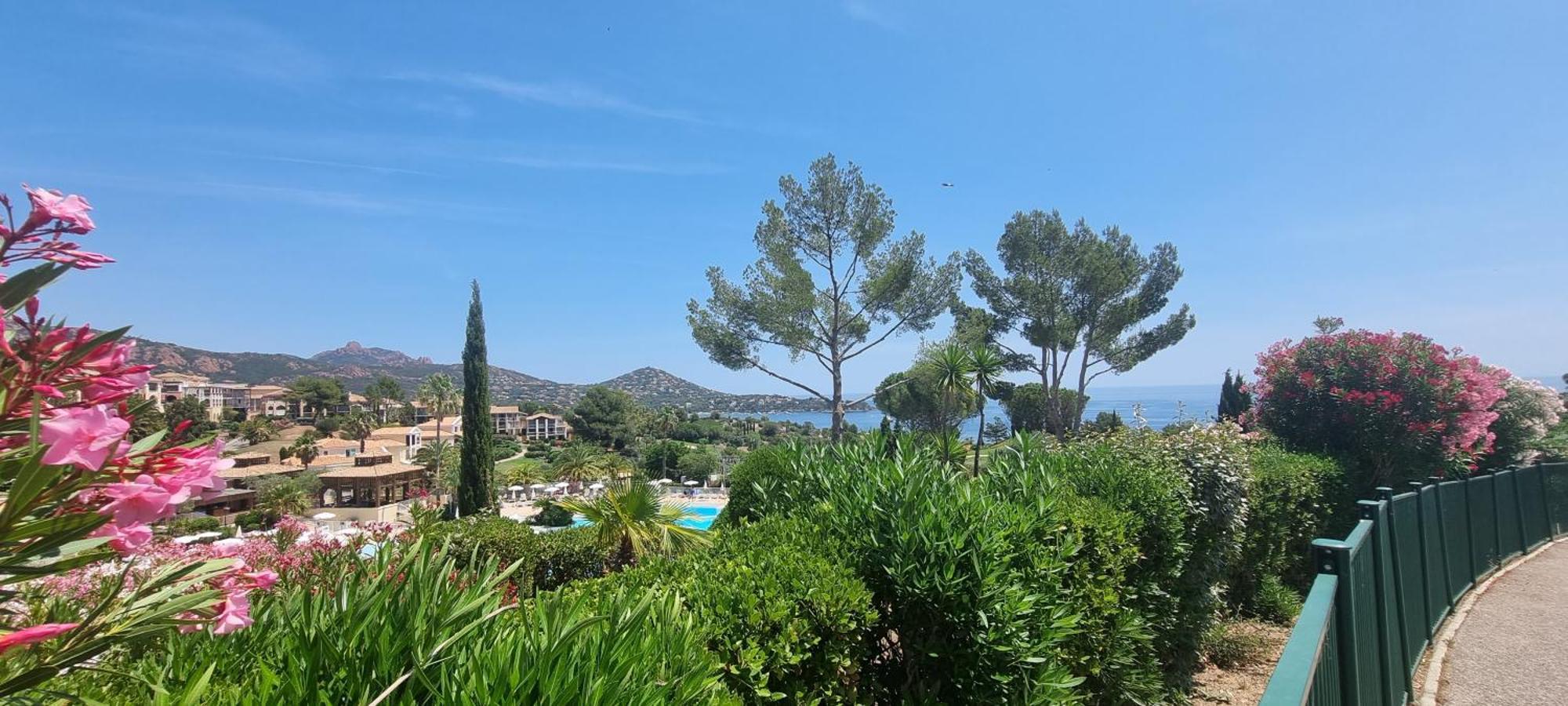 Agay Cap Esterel Village Allee Fleurs - F2 Clim Vue Golf Et Mer - Grande Terrasse Plein Sud Saint-Raphaël Kültér fotó